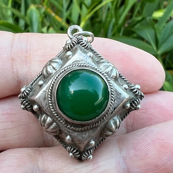 ANTIQUE VINTAGE ART DECO 800 SILVER CABOCHON GREEN ONYX AGATE LARGE FOB PENDANT